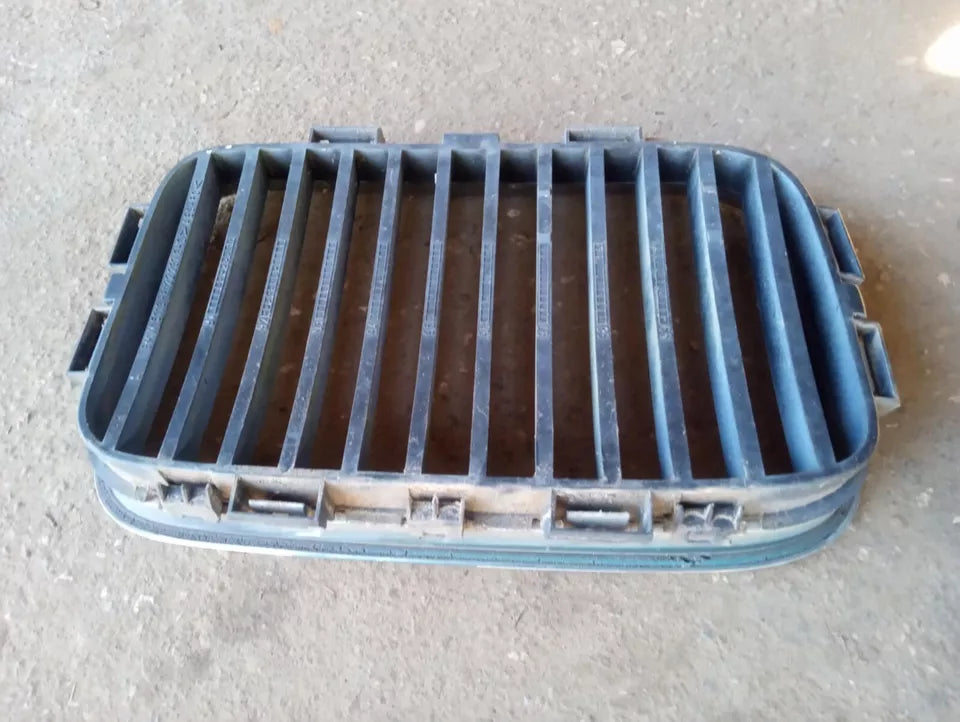 BMW Radiator Right Front Grill Black and Chrome E36 51138122237 OEM